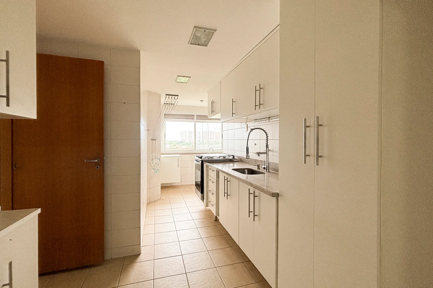 Apartamento 3 Quartos em Andar Alto com Sol da Manhã e Vista para o Verde