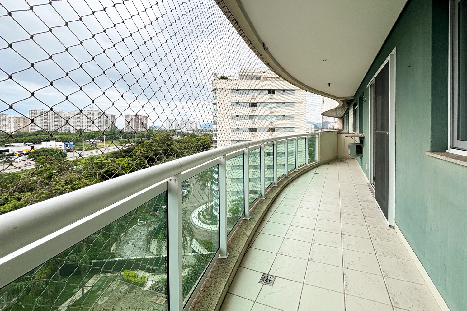 Apartamento 3 Quartos em Andar Alto com Sol da Manhã e Vista para o Verde