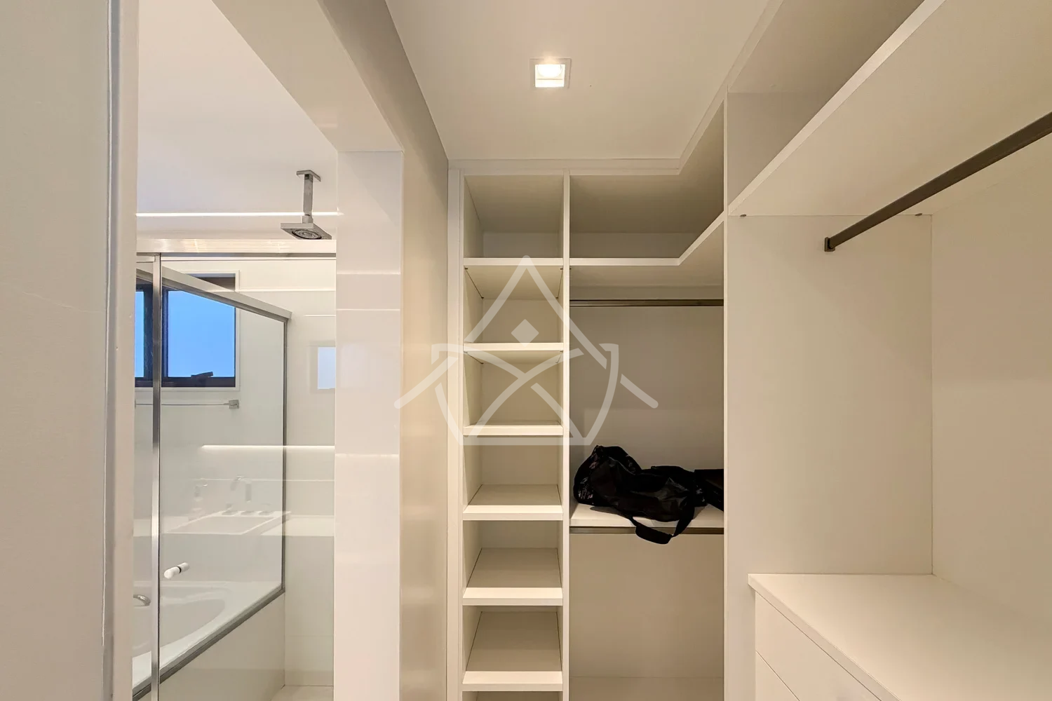 Casa Triplex à Venda com 6 Suítes