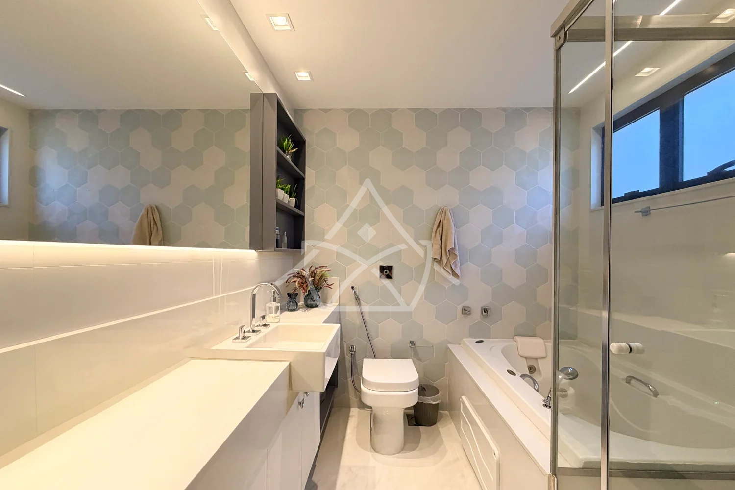 Casa Triplex à Venda com 6 Suítes