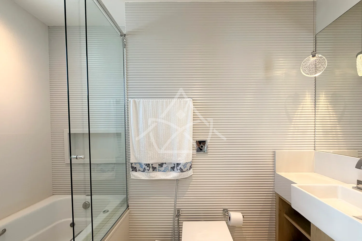 Casa Triplex à Venda com 6 Suítes