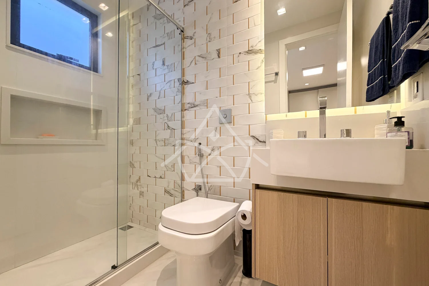 Casa Triplex à Venda com 6 Suítes