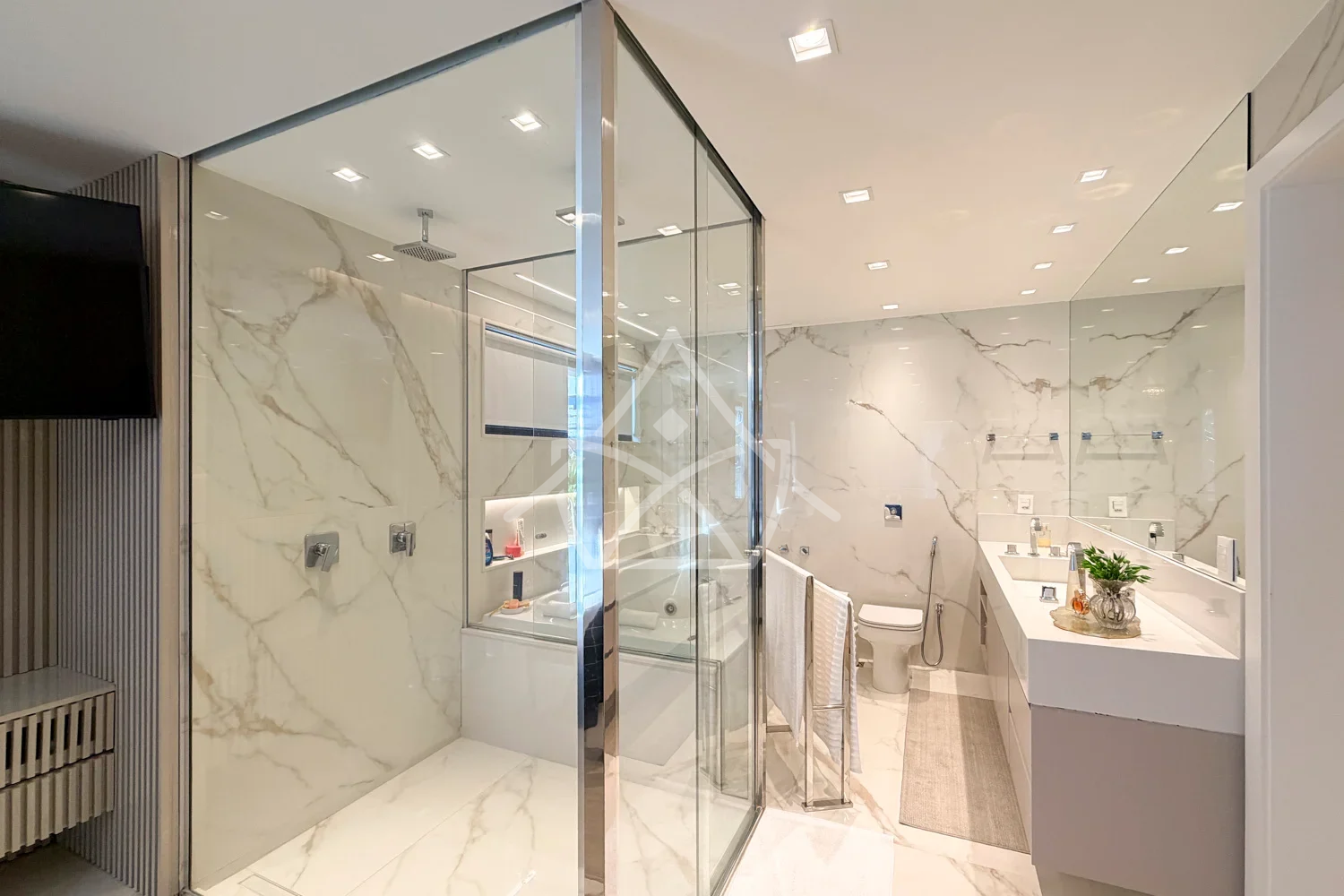 Casa Triplex à Venda com 6 Suítes