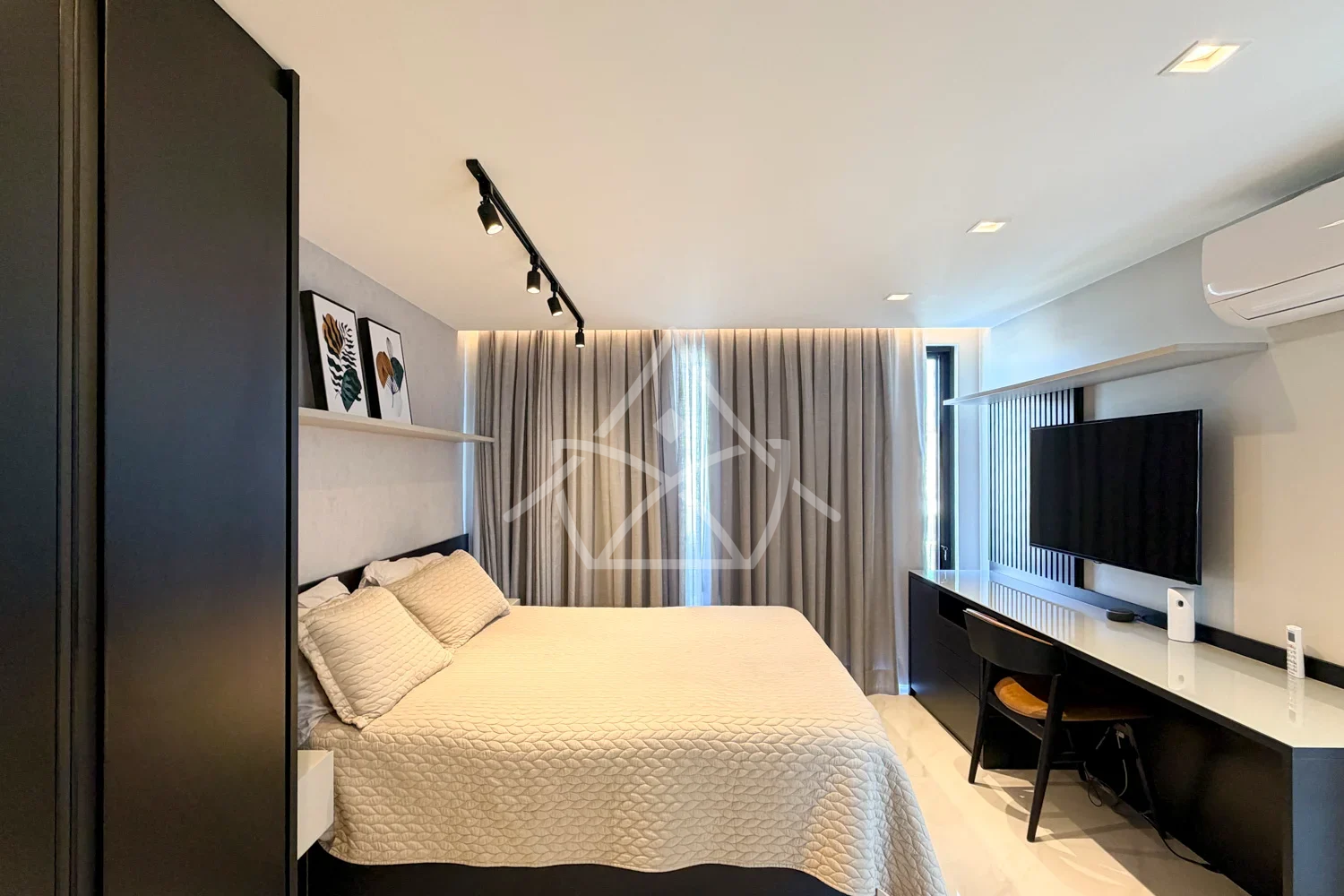 Casa Triplex à Venda com 6 Suítes