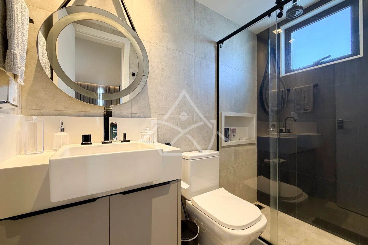 Casa Triplex à Venda com 6 Suítes