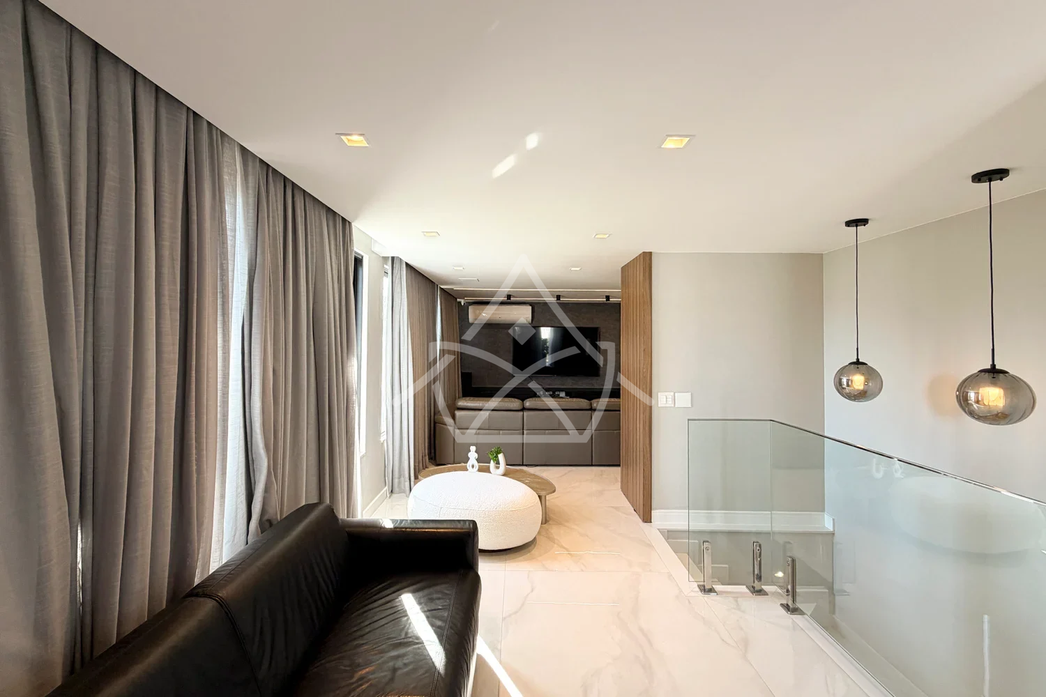 Casa Triplex à Venda com 6 Suítes