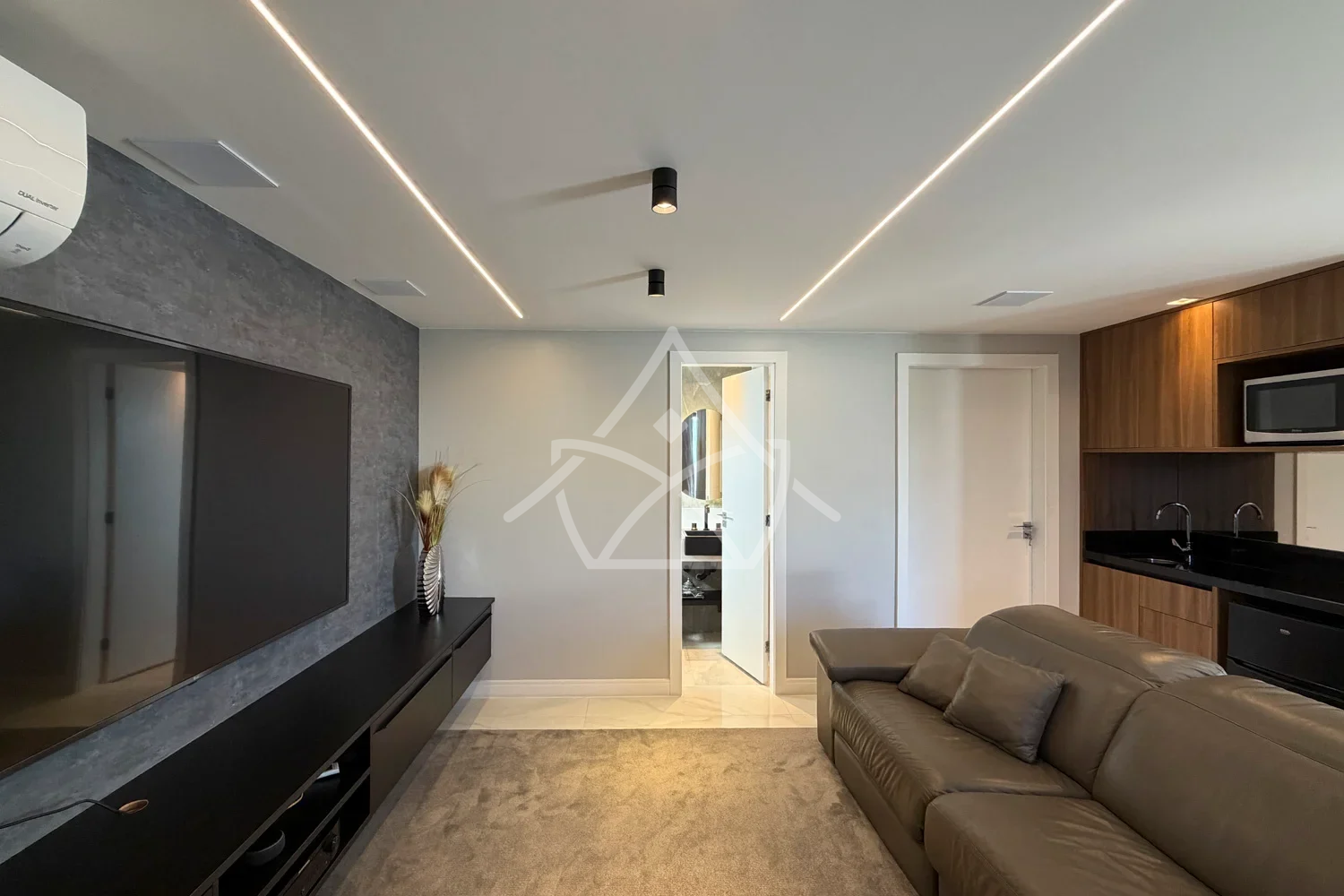 Casa Triplex à Venda com 6 Suítes