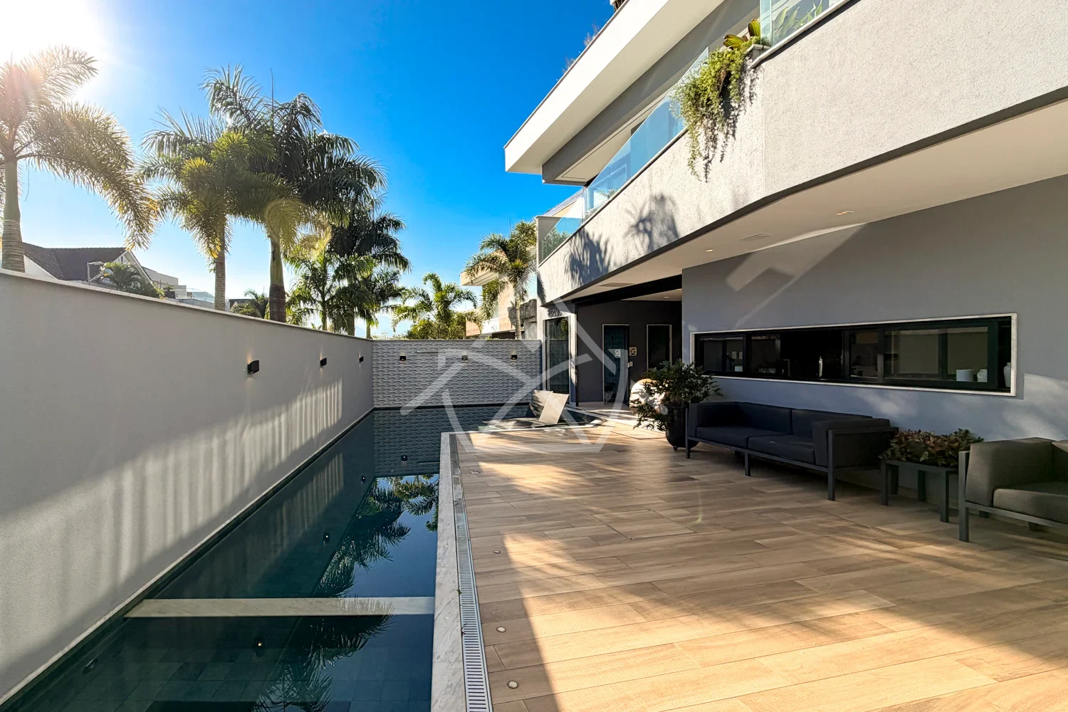 Casa Triplex à Venda com 6 Suítes