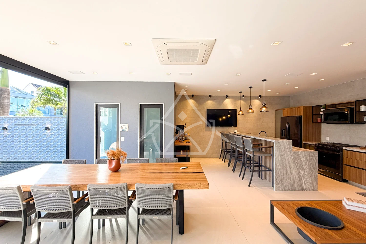Casa Triplex à Venda com 6 Suítes