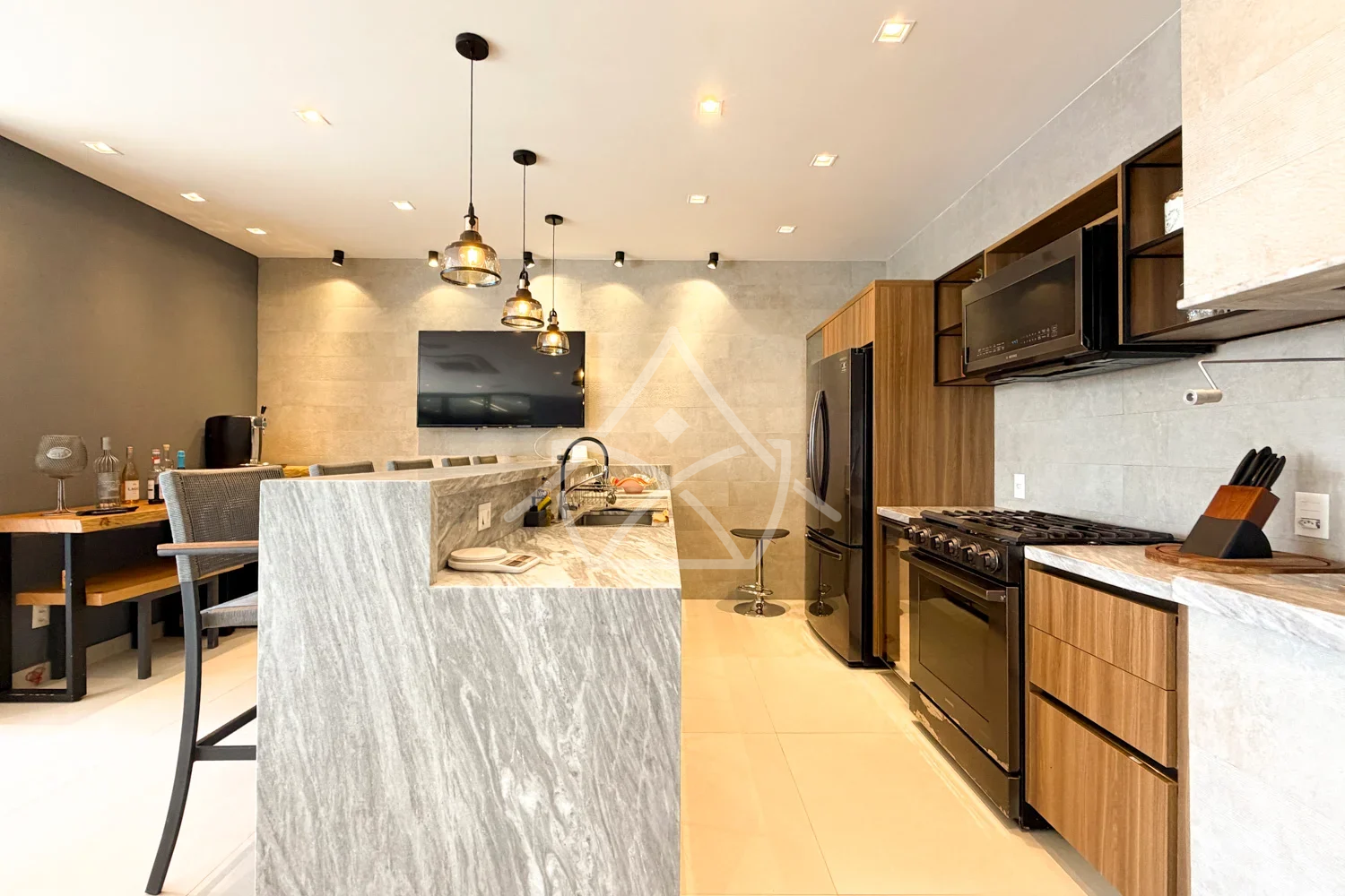 Casa Triplex à Venda com 6 Suítes