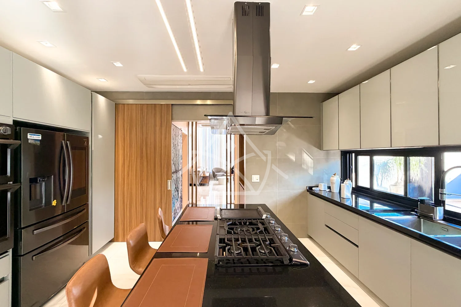 Casa Triplex à Venda com 6 Suítes