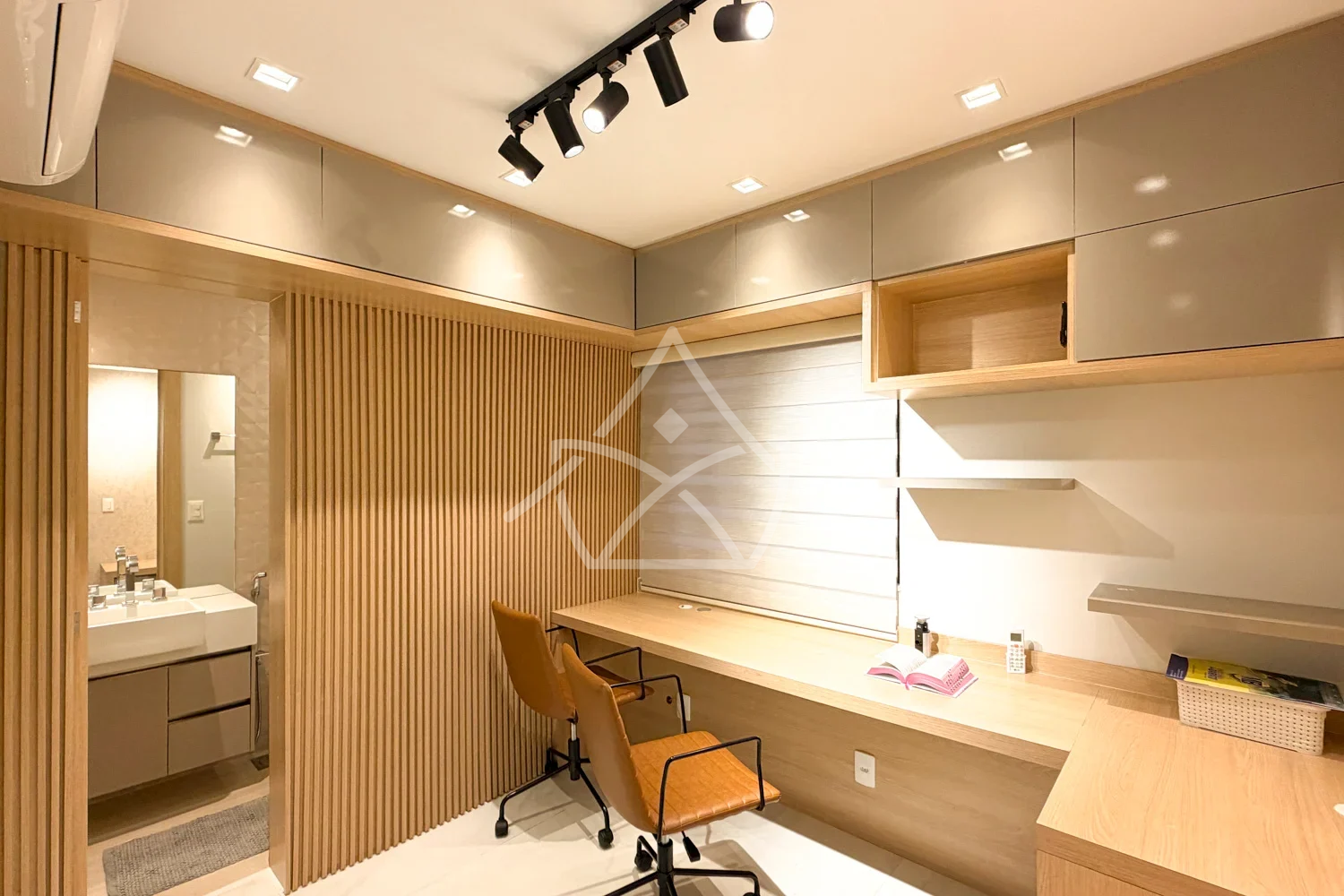Casa Triplex à Venda com 6 Suítes