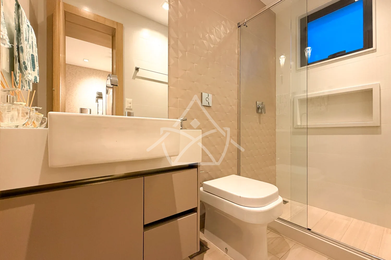 Casa Triplex à Venda com 6 Suítes