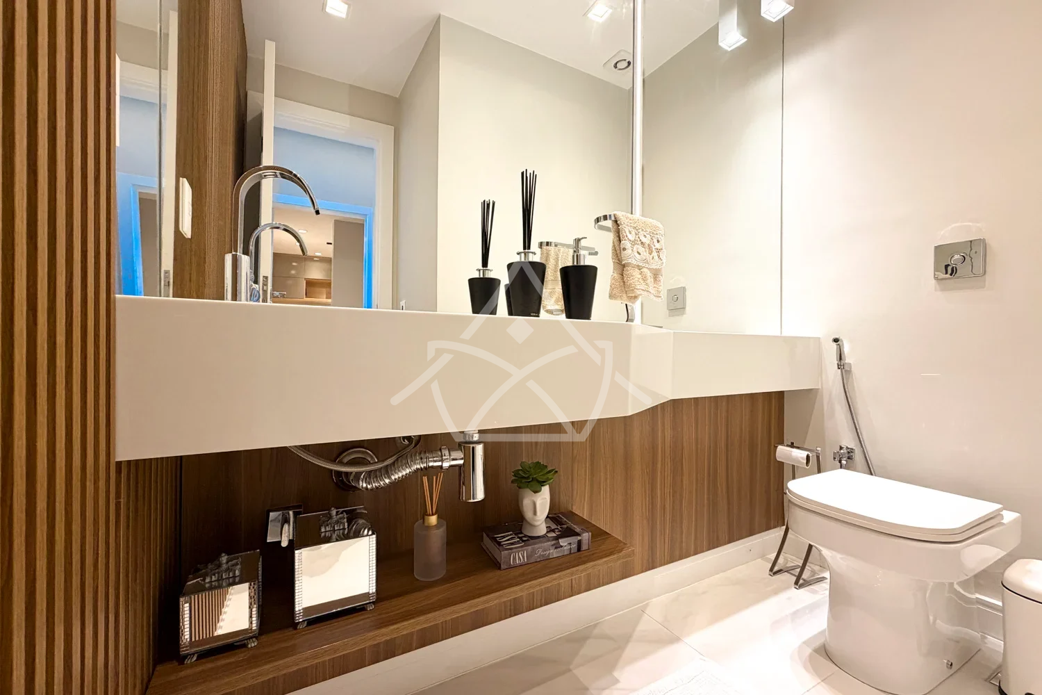 Casa Triplex à Venda com 6 Suítes