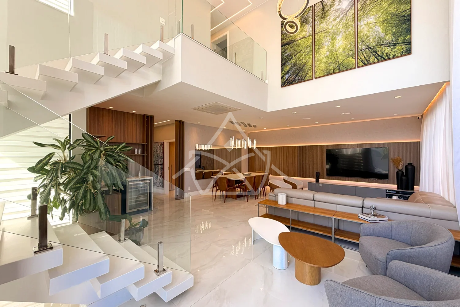 Casa Triplex à Venda com 6 Suítes