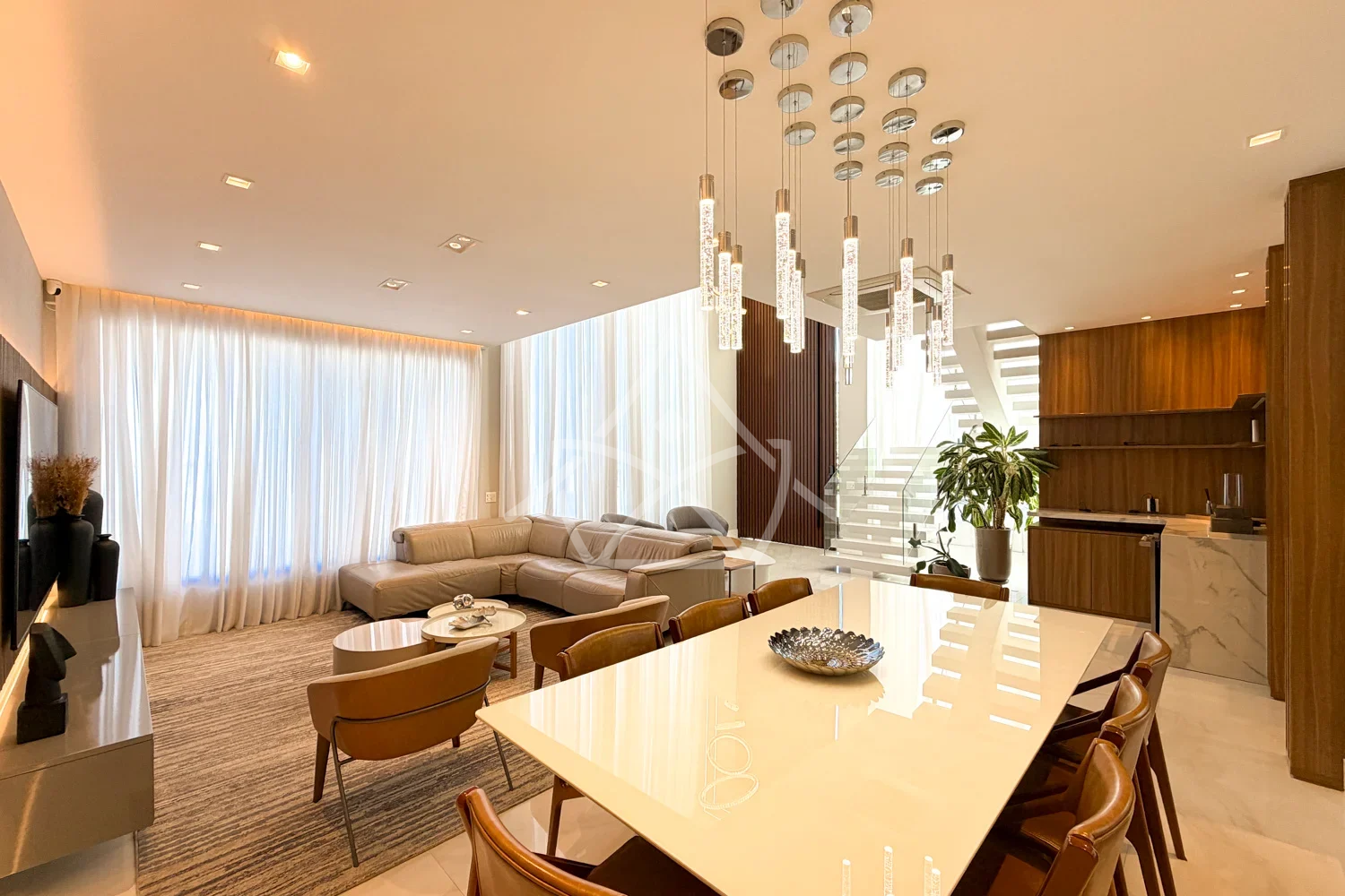Casa Triplex à Venda com 6 Suítes