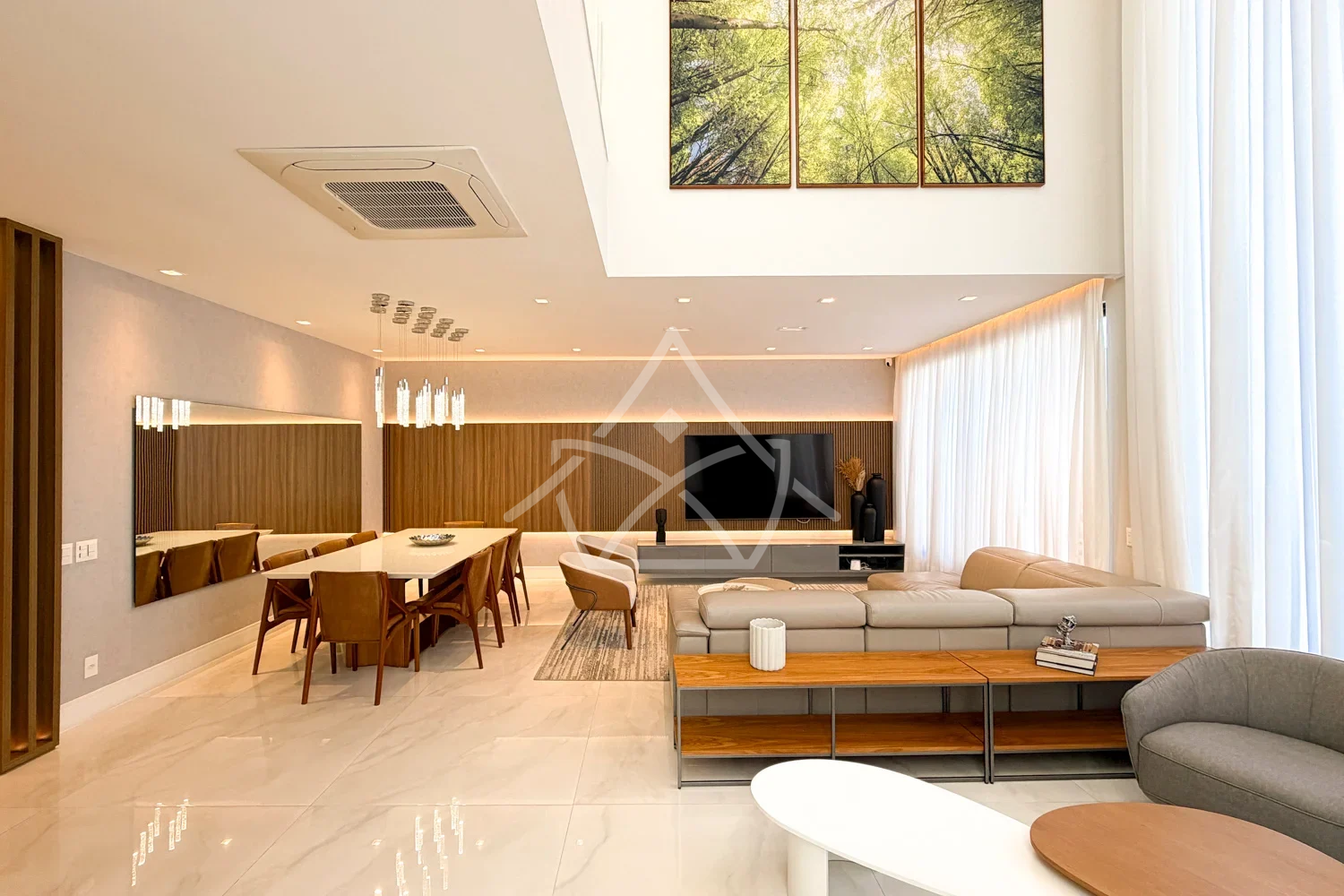 Casa Triplex à Venda com 6 Suítes