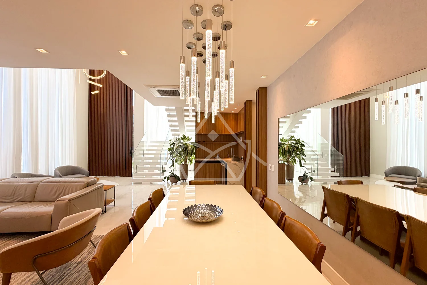 Casa Triplex à Venda com 6 Suítes