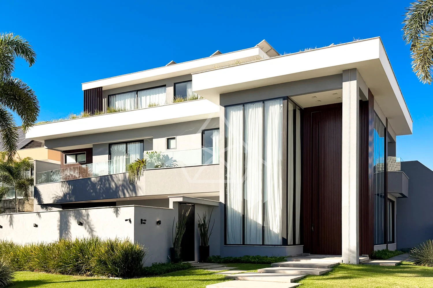 Casa Triplex à Venda com 6 Suítes