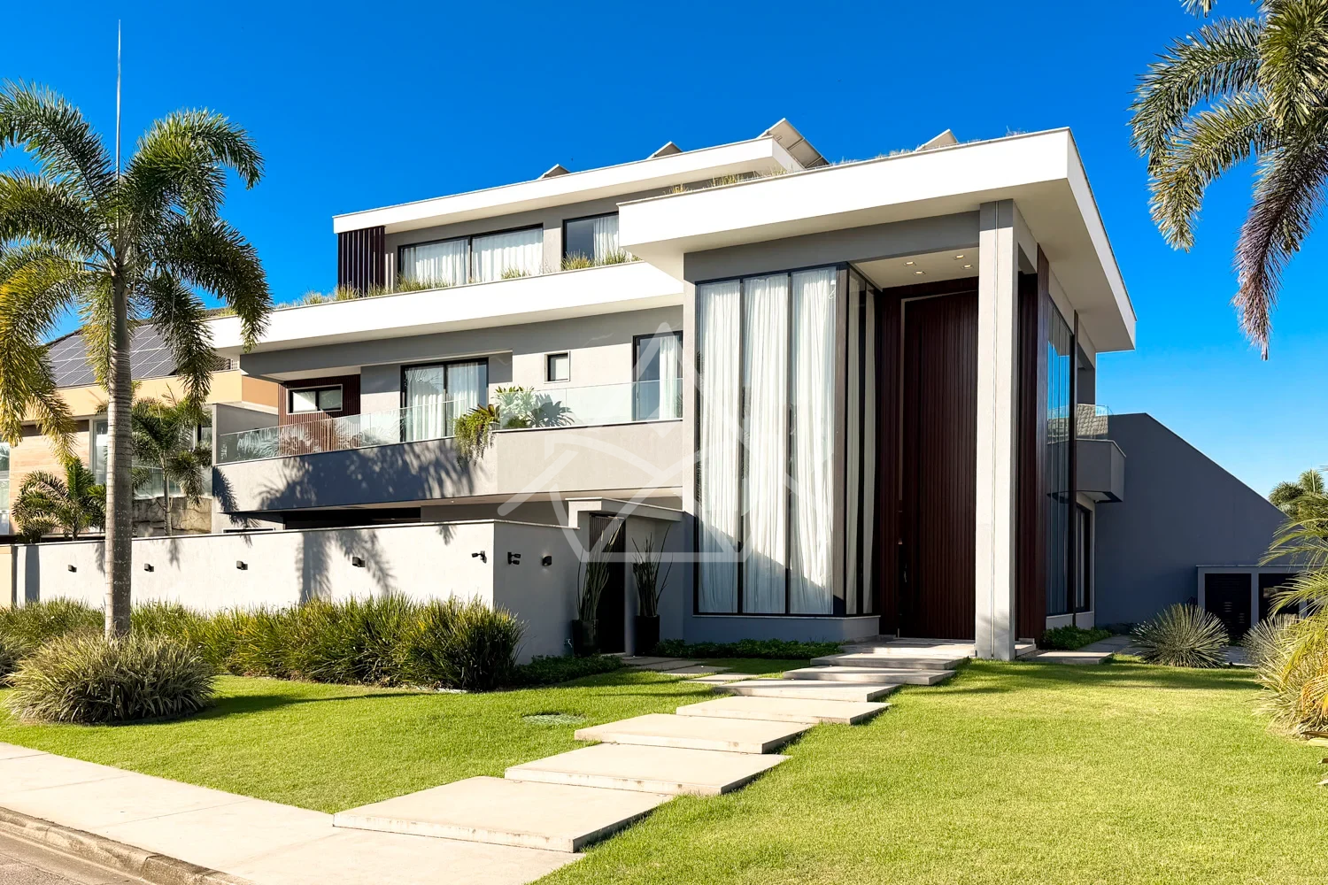 Casa Triplex à Venda com 6 Suítes