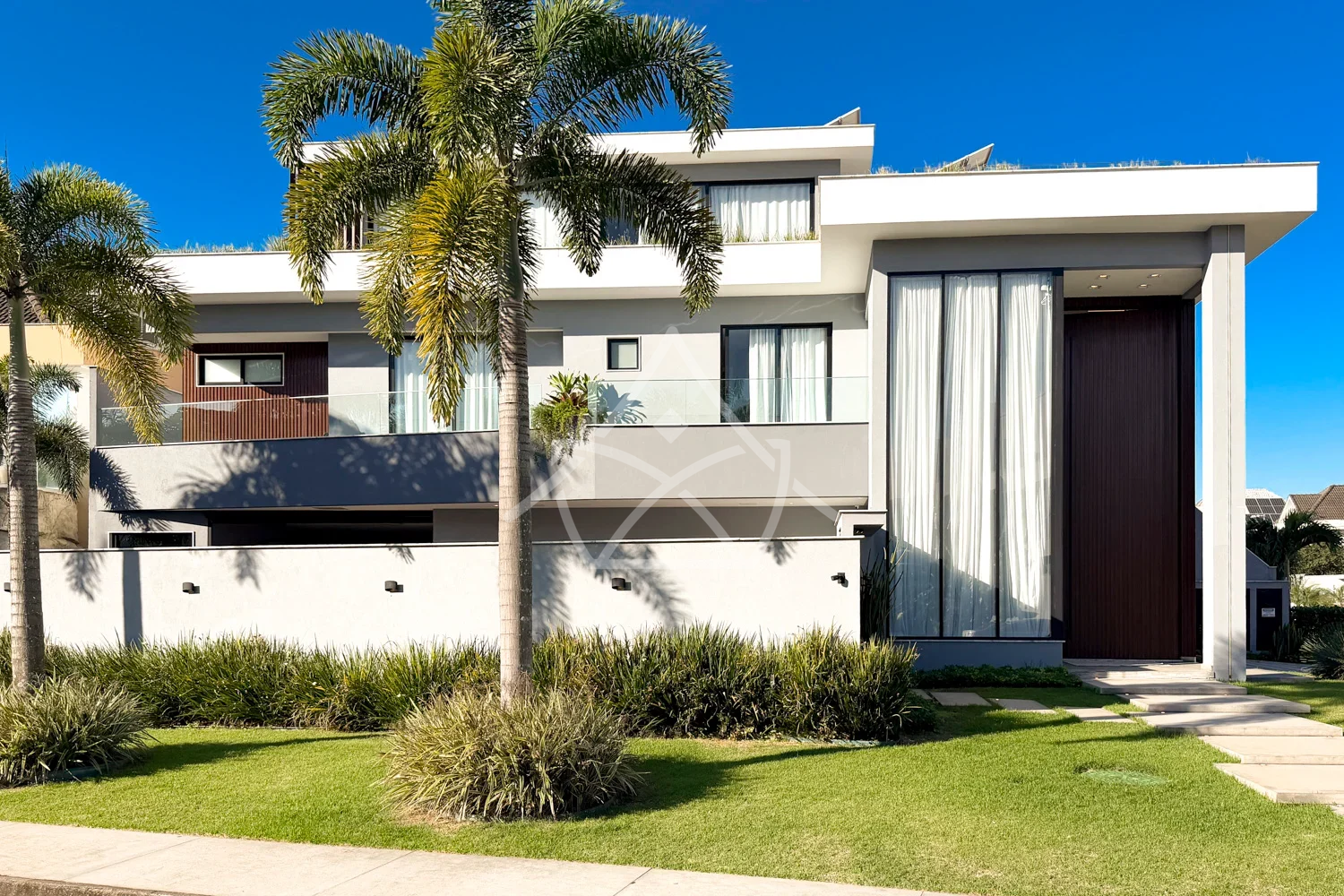 Casa Triplex à Venda com 6 Suítes