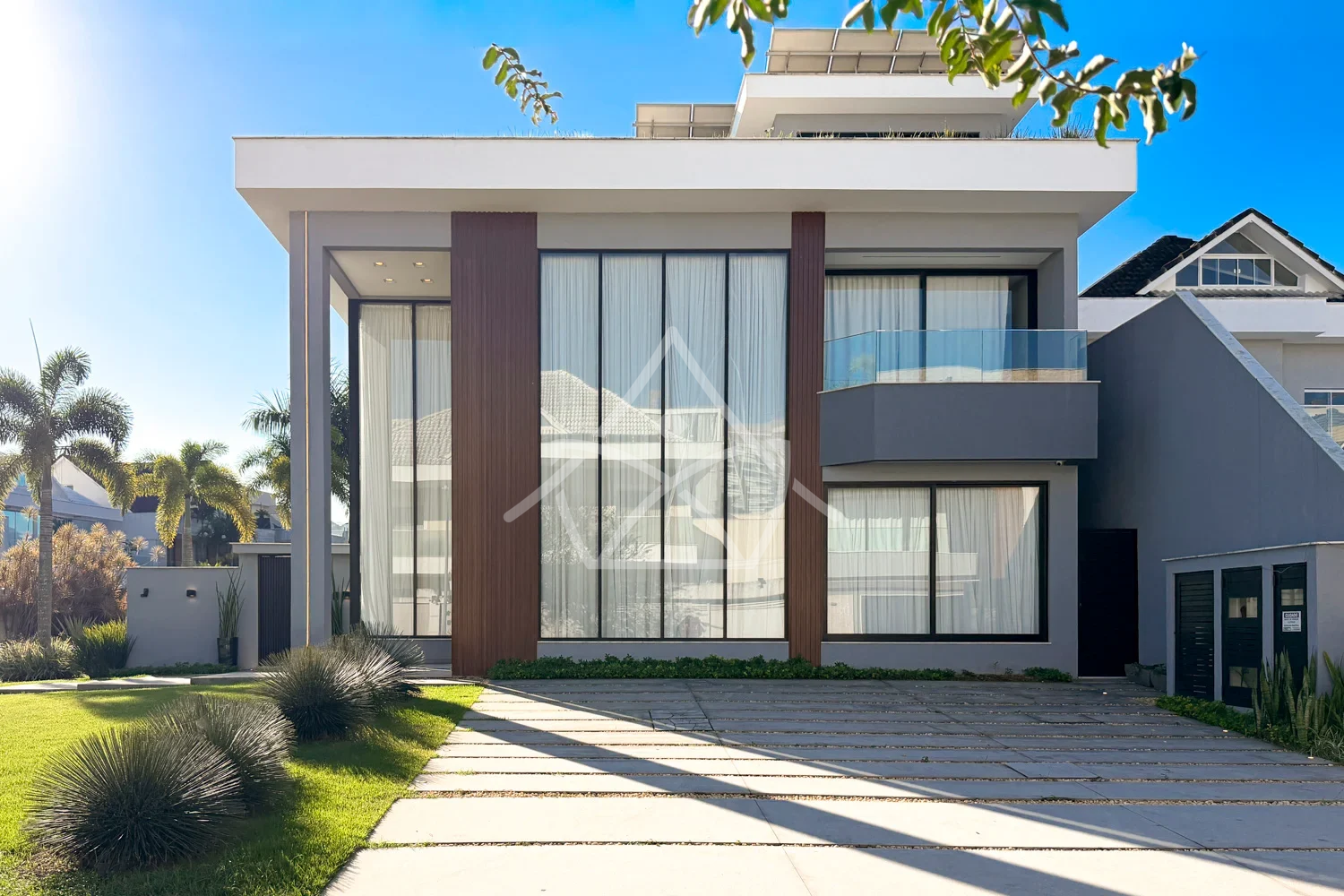 Casa Triplex à Venda com 6 Suítes