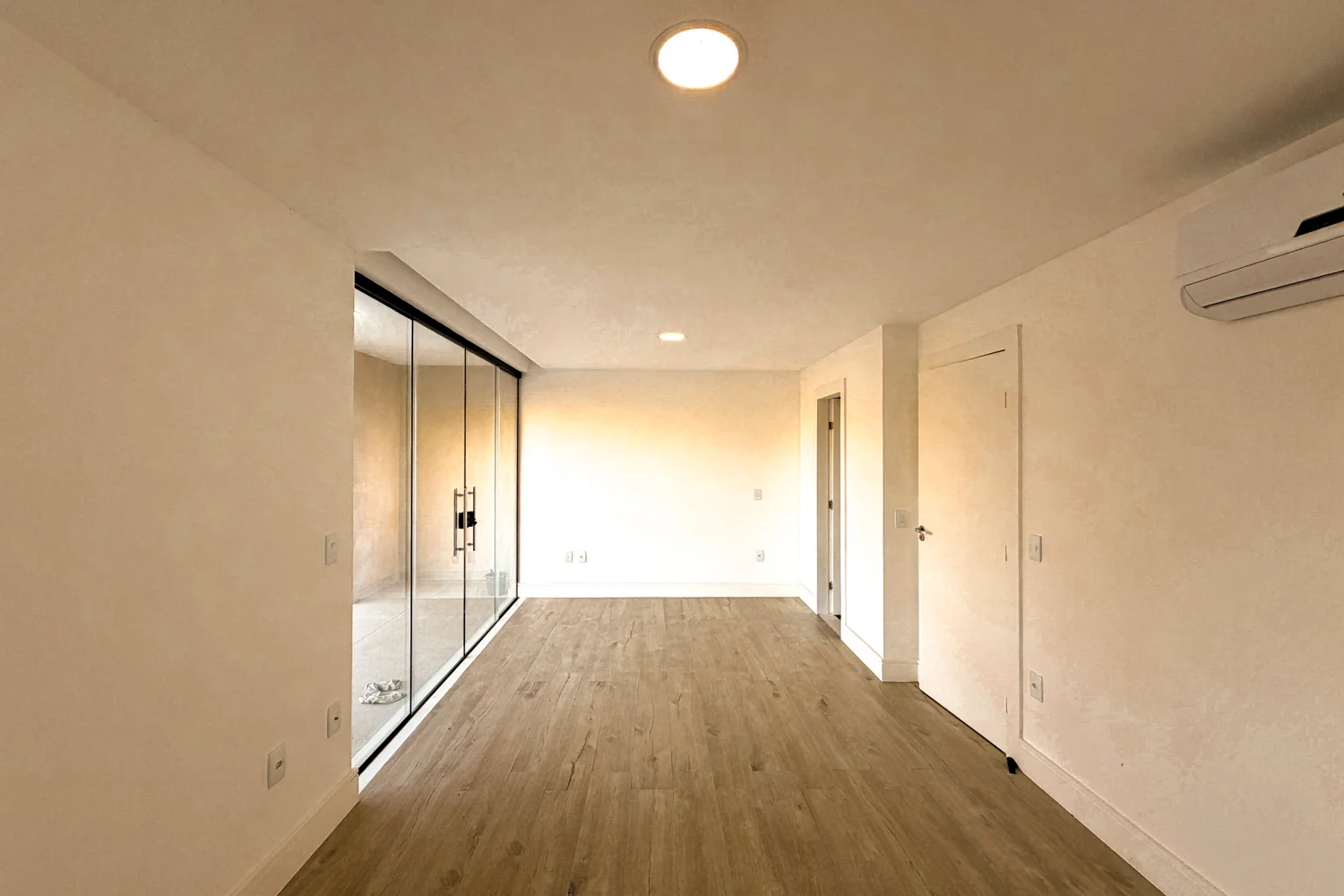 Casa Triplex à Venda com 3 Suítes, Piscina, Sauna e Espaço Gourmet