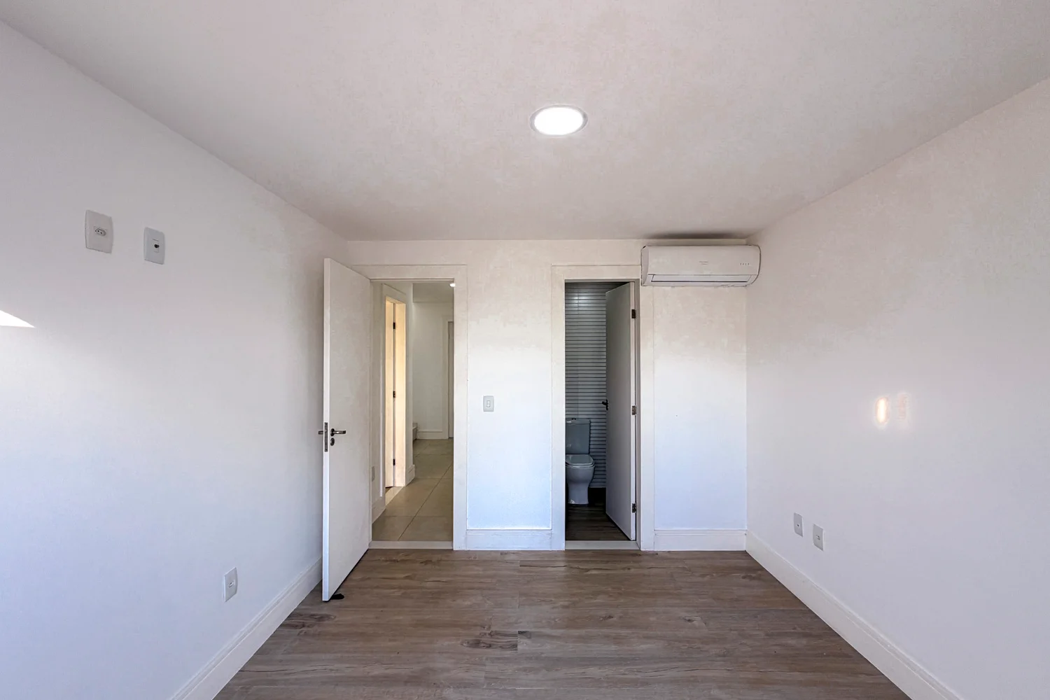 Casa Triplex à Venda com 3 Suítes, Piscina, Sauna e Espaço Gourmet