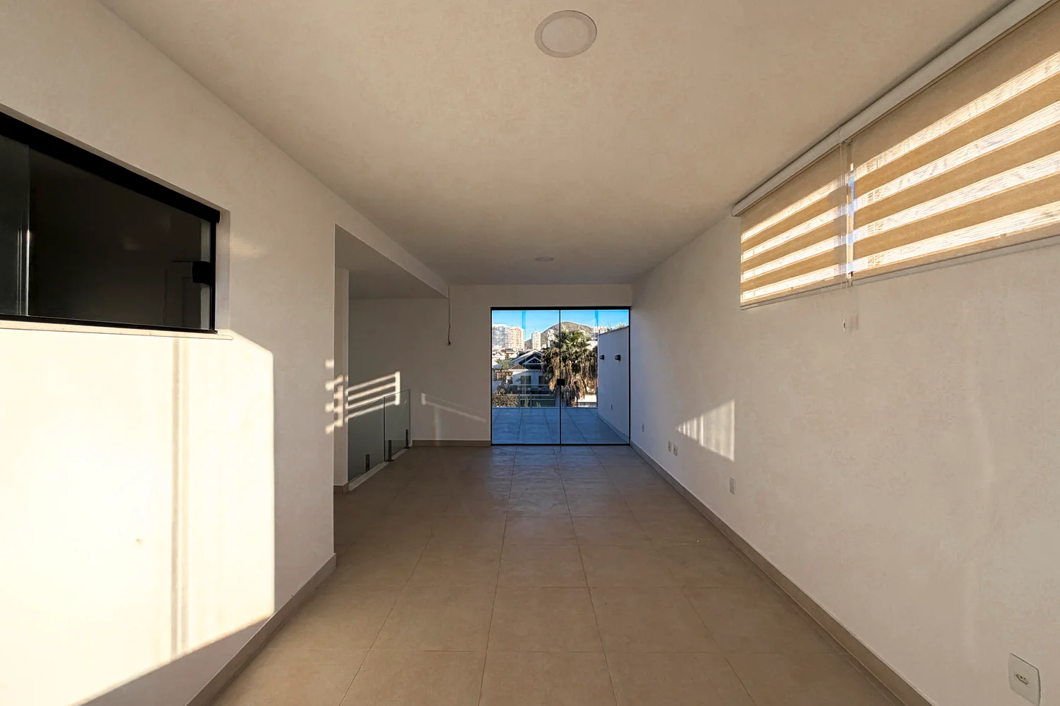 Casa Triplex à Venda com 3 Suítes, Piscina, Sauna e Espaço Gourmet
