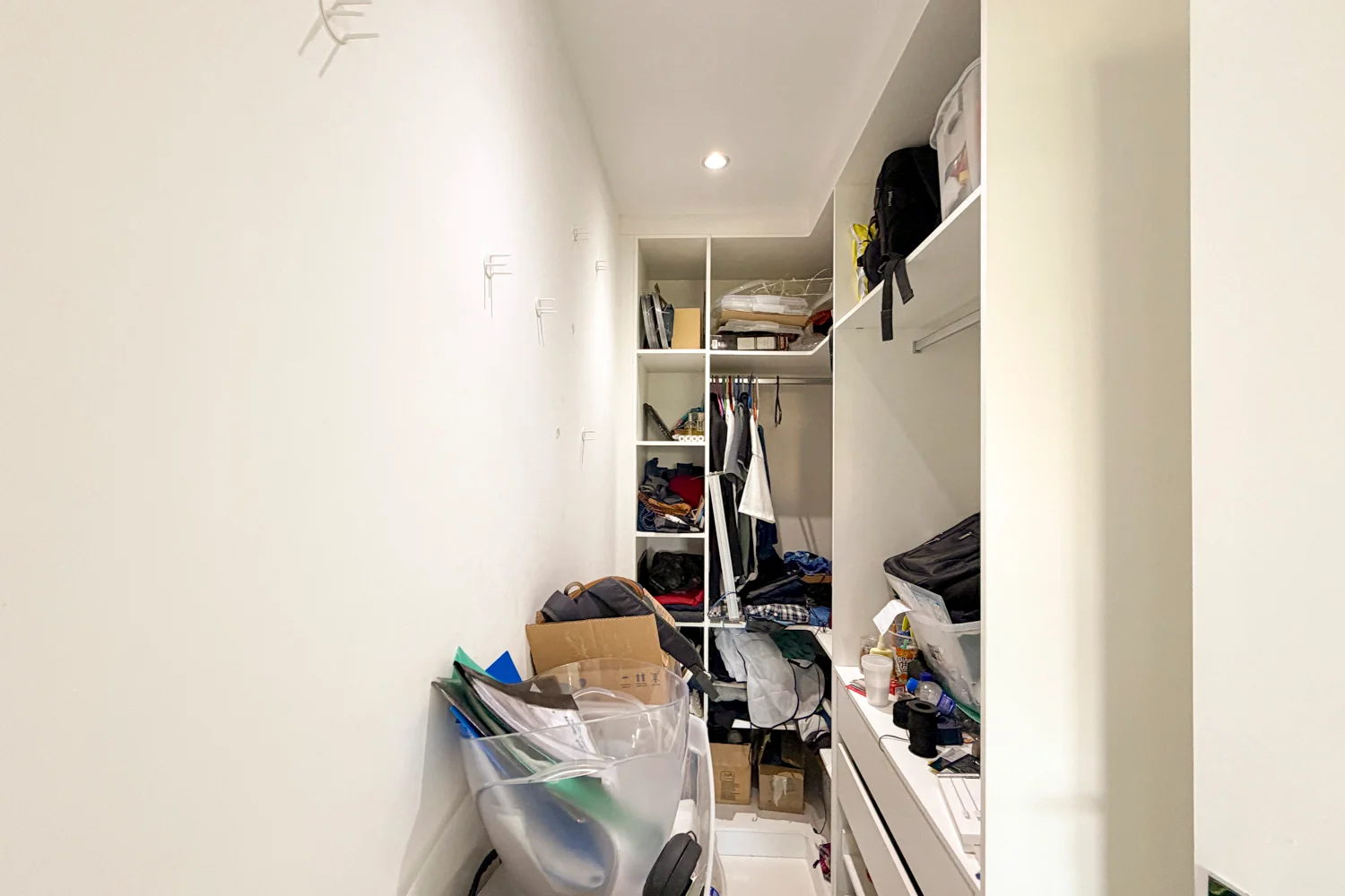 Casa à Venda com 3 Suítes, Pé-Direito Duplo, Piscina e Espaço Gourmet