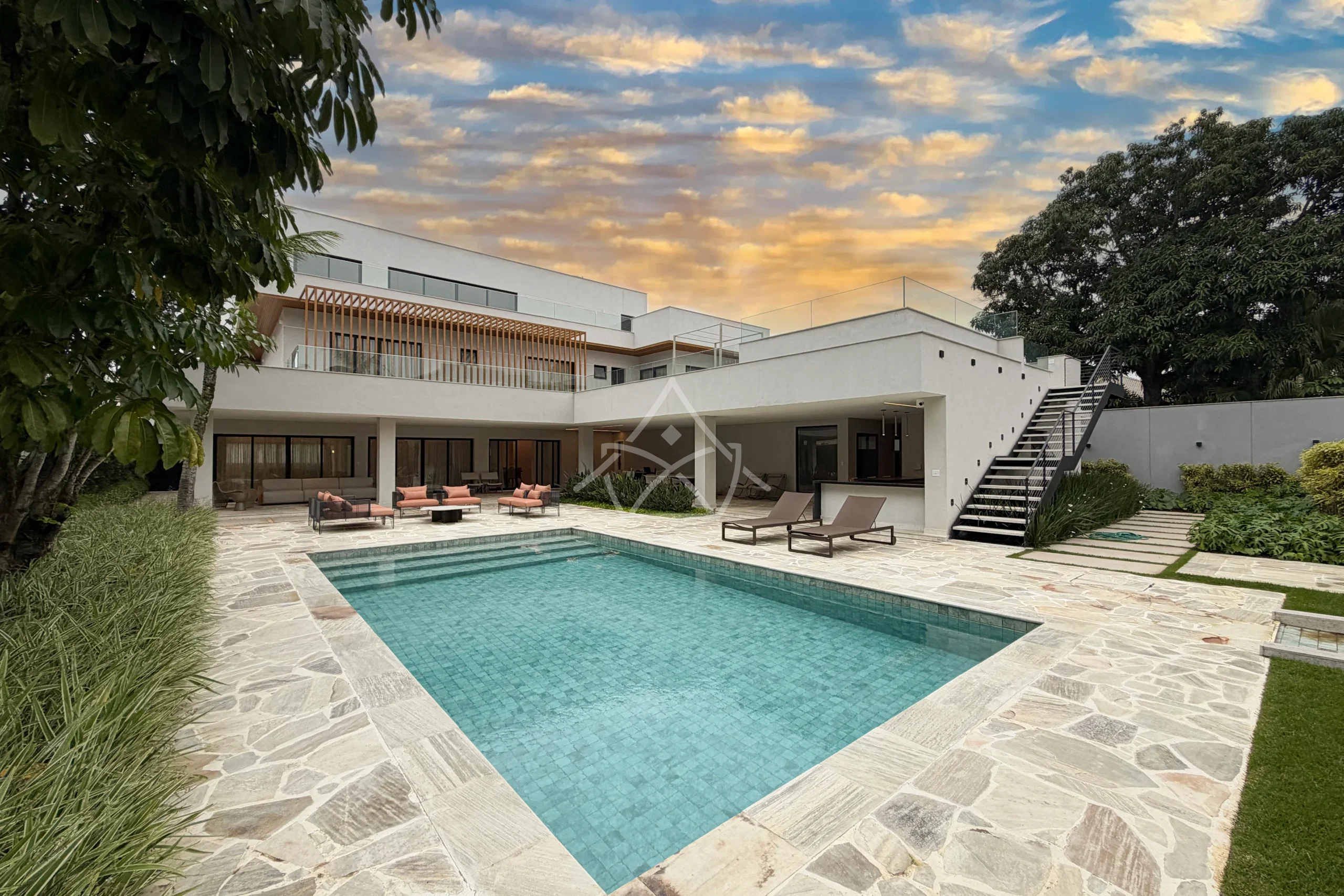 Mansão Triplex à Venda na Barra da Tijuca