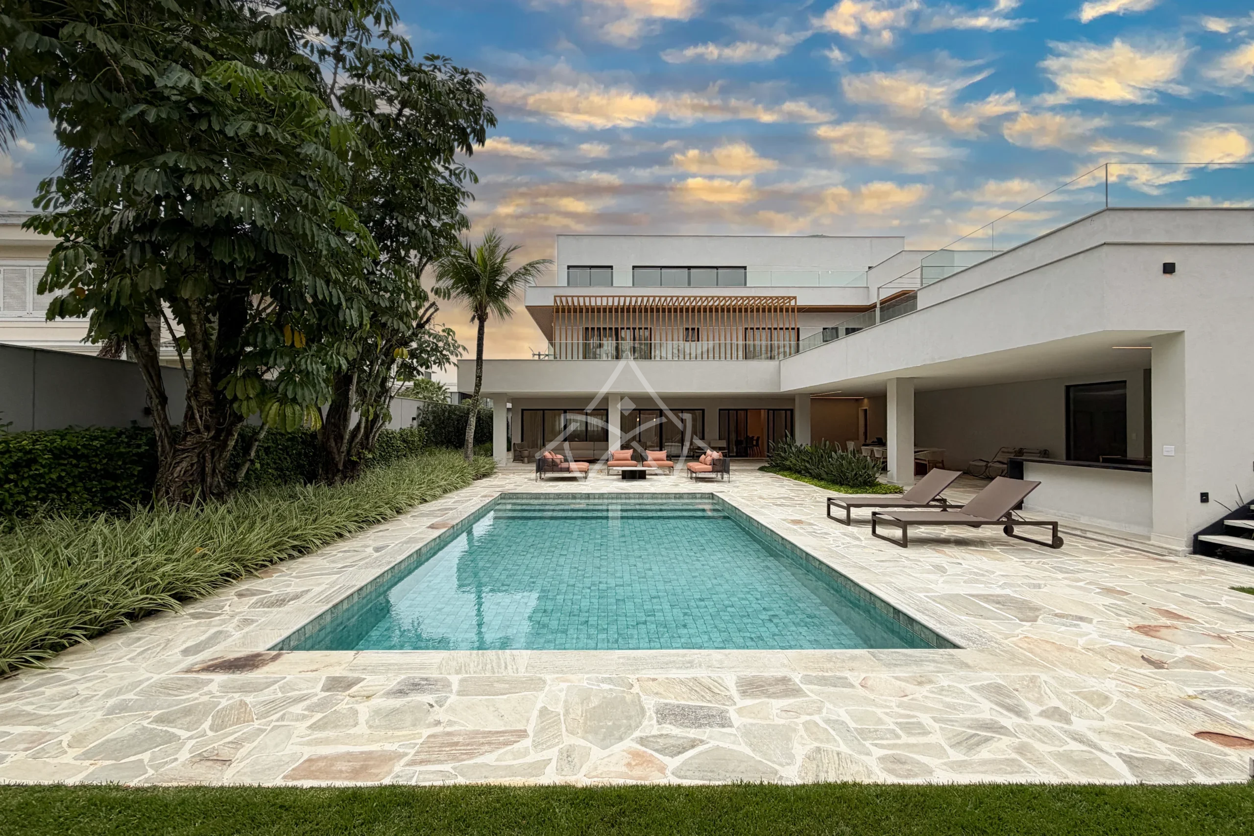 Mansão Triplex à Venda na Barra da Tijuca