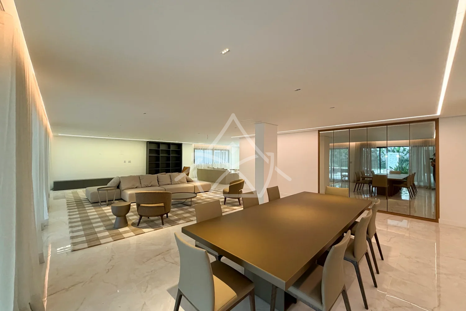 Mansão Triplex à Venda na Barra da Tijuca