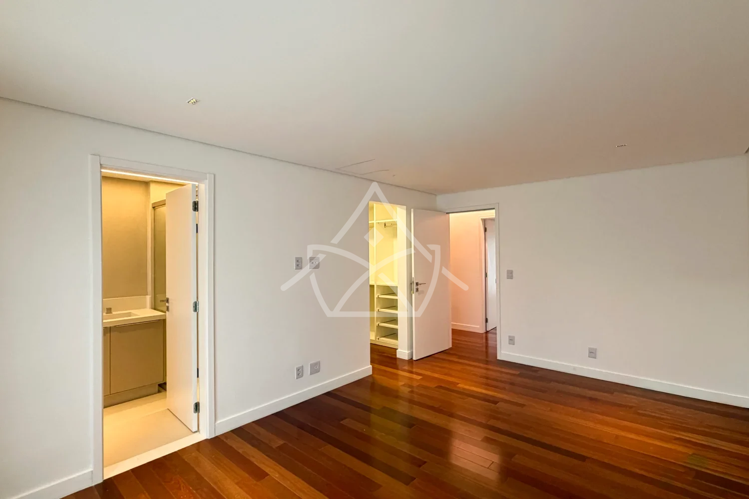 Mansão Triplex à Venda na Barra da Tijuca