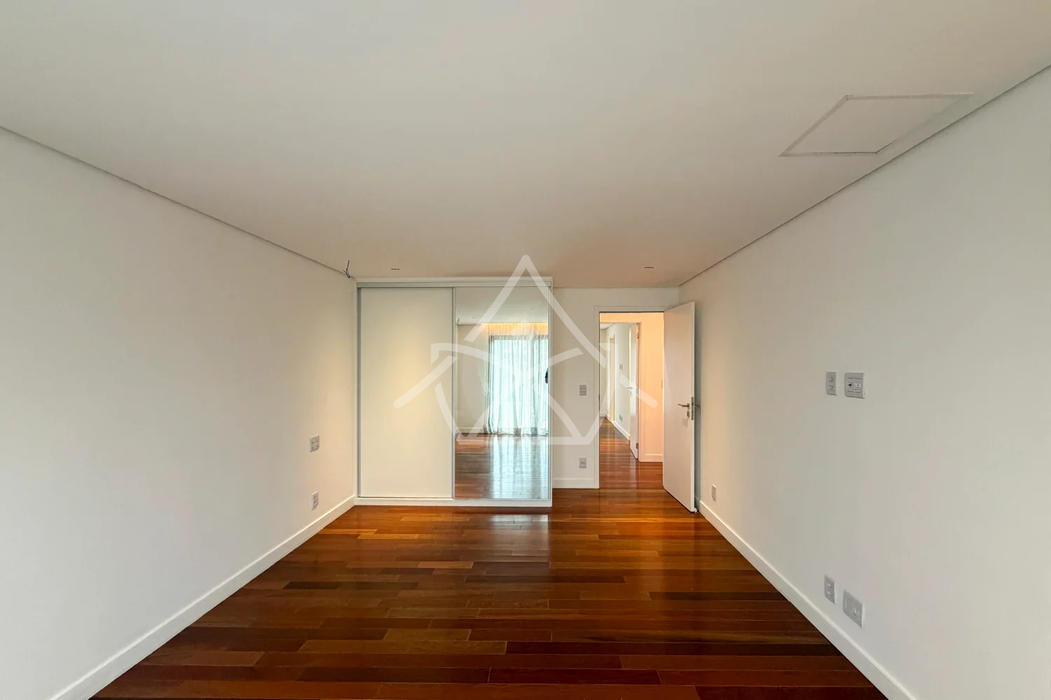 Mansão Triplex à Venda na Barra da Tijuca