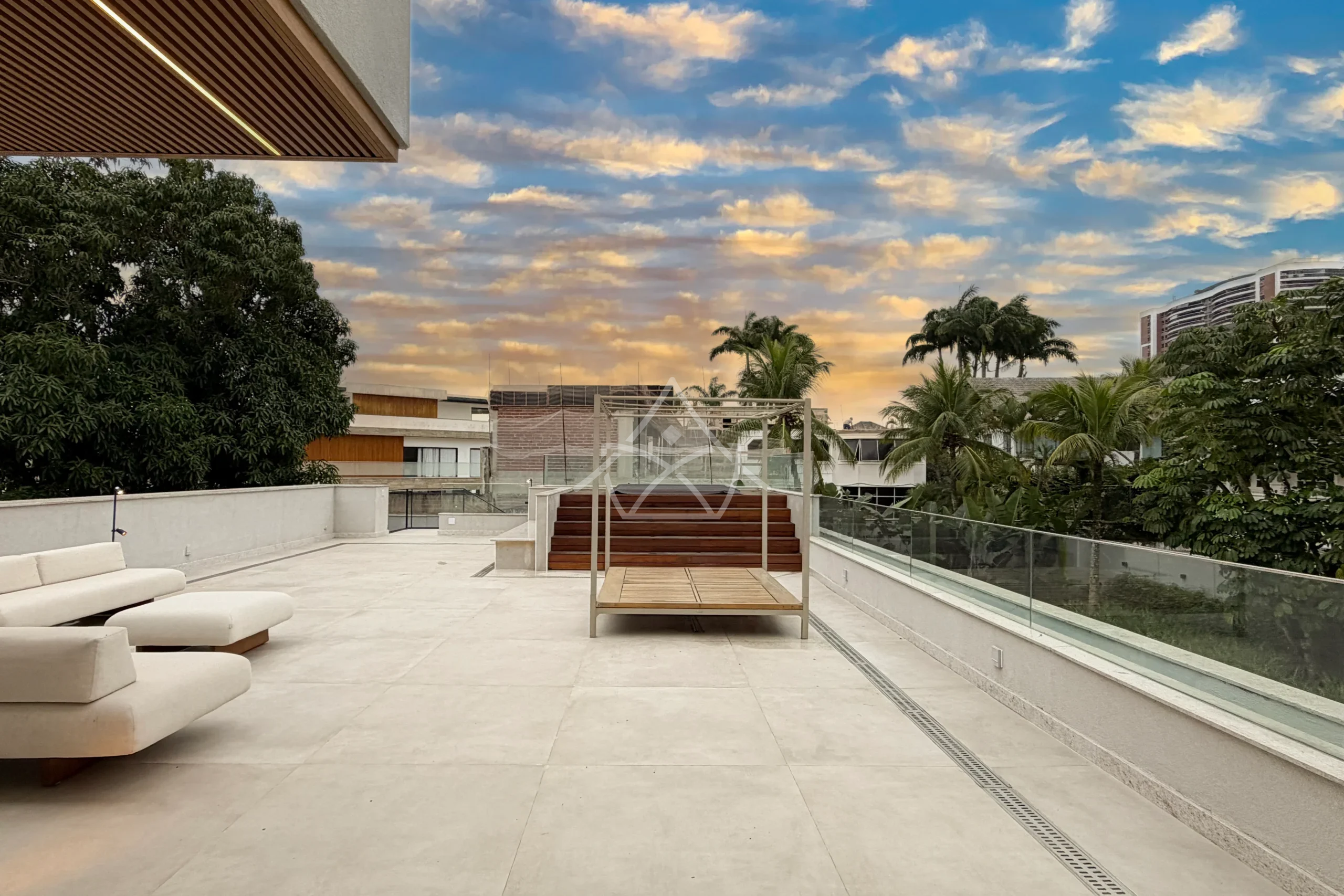 Mansão Triplex à Venda na Barra da Tijuca
