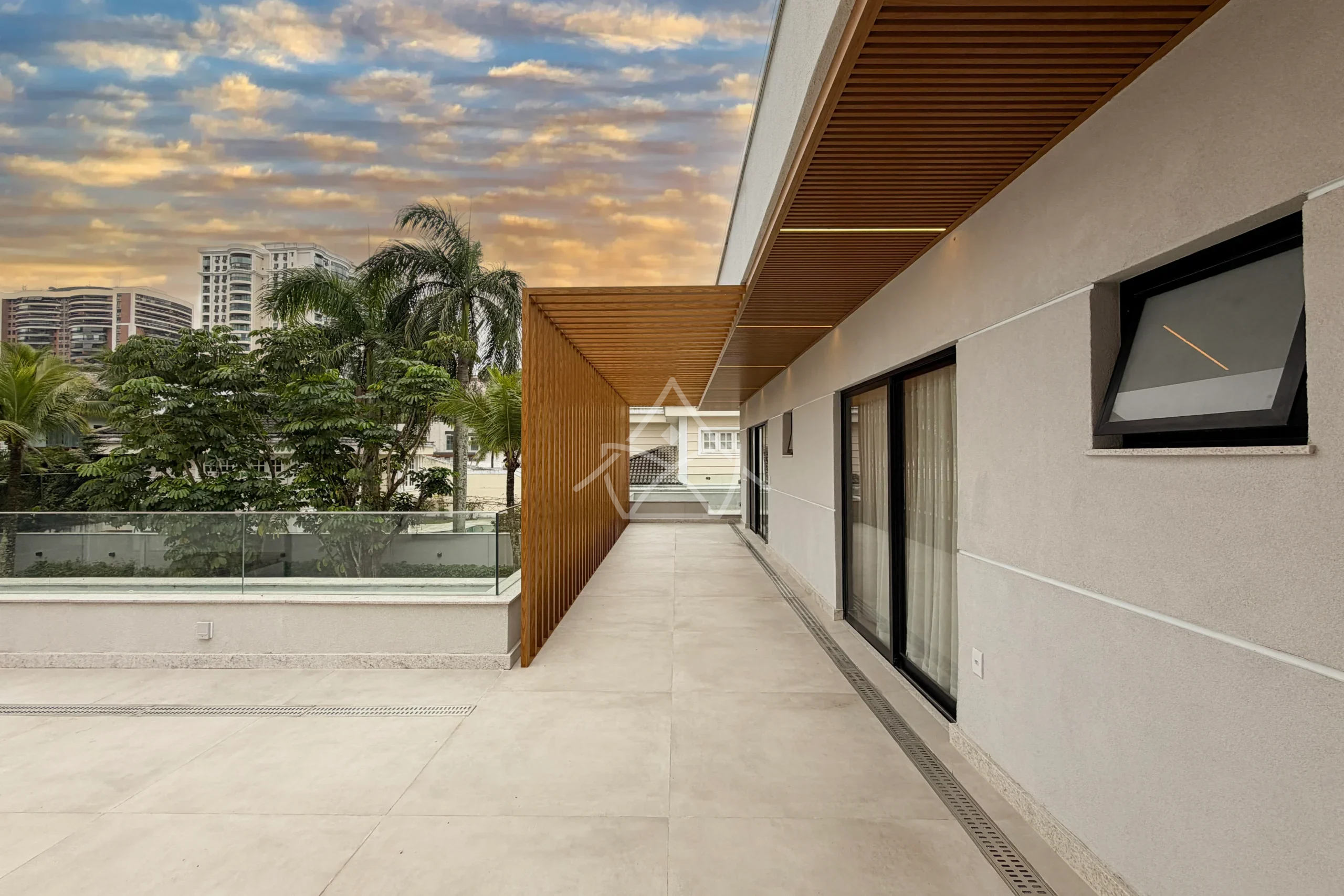 Mansão Triplex à Venda na Barra da Tijuca