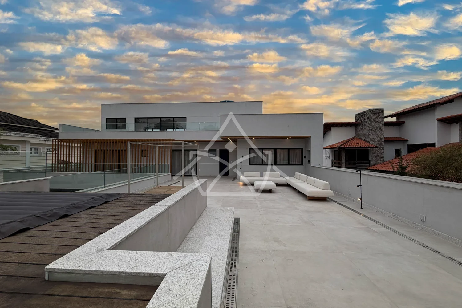 Mansão Triplex à Venda na Barra da Tijuca
