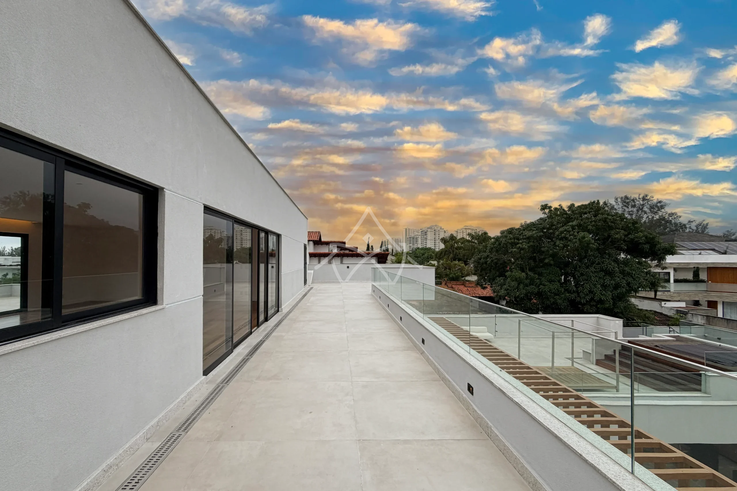 Mansão Triplex à Venda na Barra da Tijuca