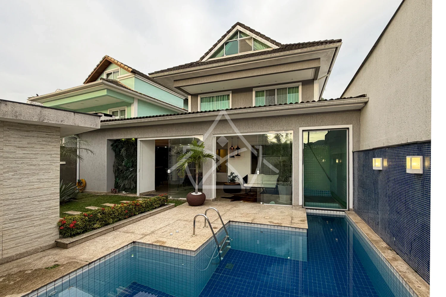 Casa à Venda Com 5 Suítes - Recreio dos Bandeirantes, RJ