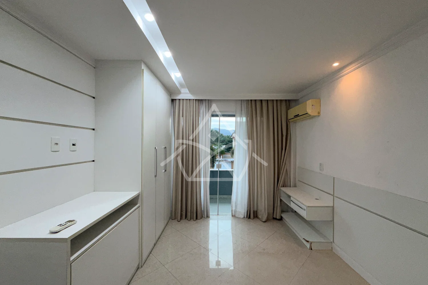 Casa à Venda Com 5 Suítes - Recreio dos Bandeirantes, RJ
