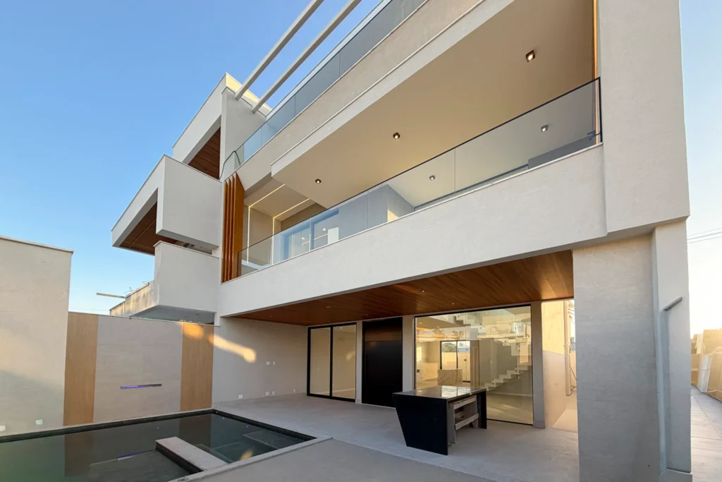 Casa Triplex Contemporânea - Recreio dos Bandeirantes, RJ