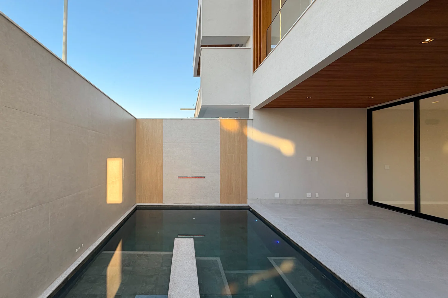Casa Triplex Contemporânea - Recreio dos Bandeirantes, RJ