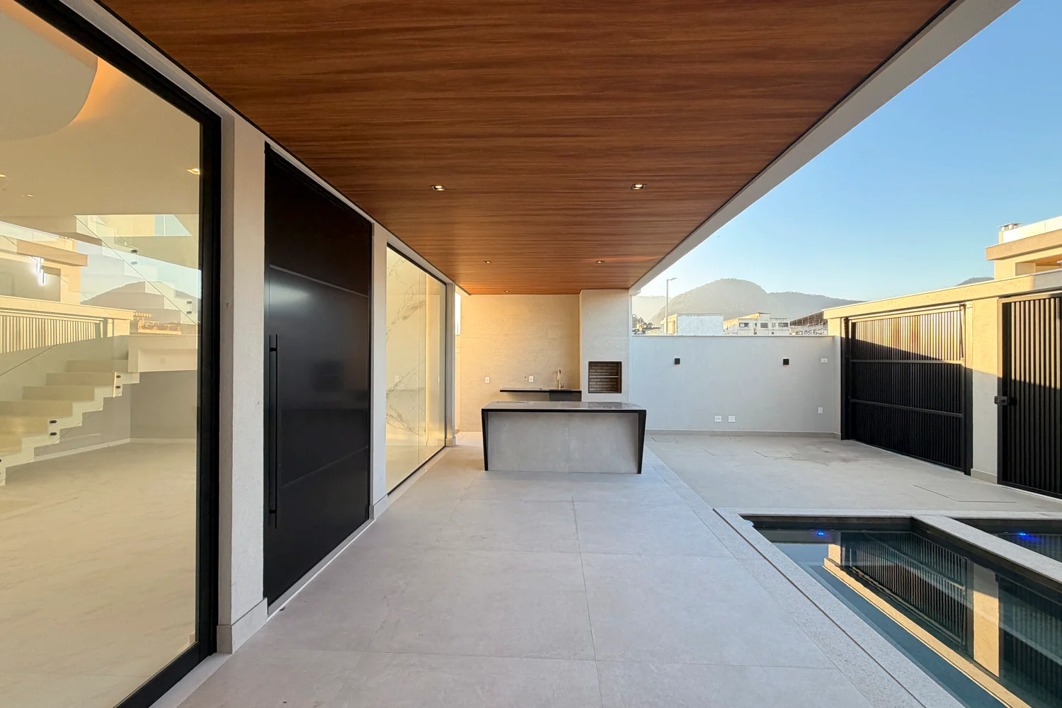 Casa Triplex Contemporânea - Recreio dos Bandeirantes, RJ