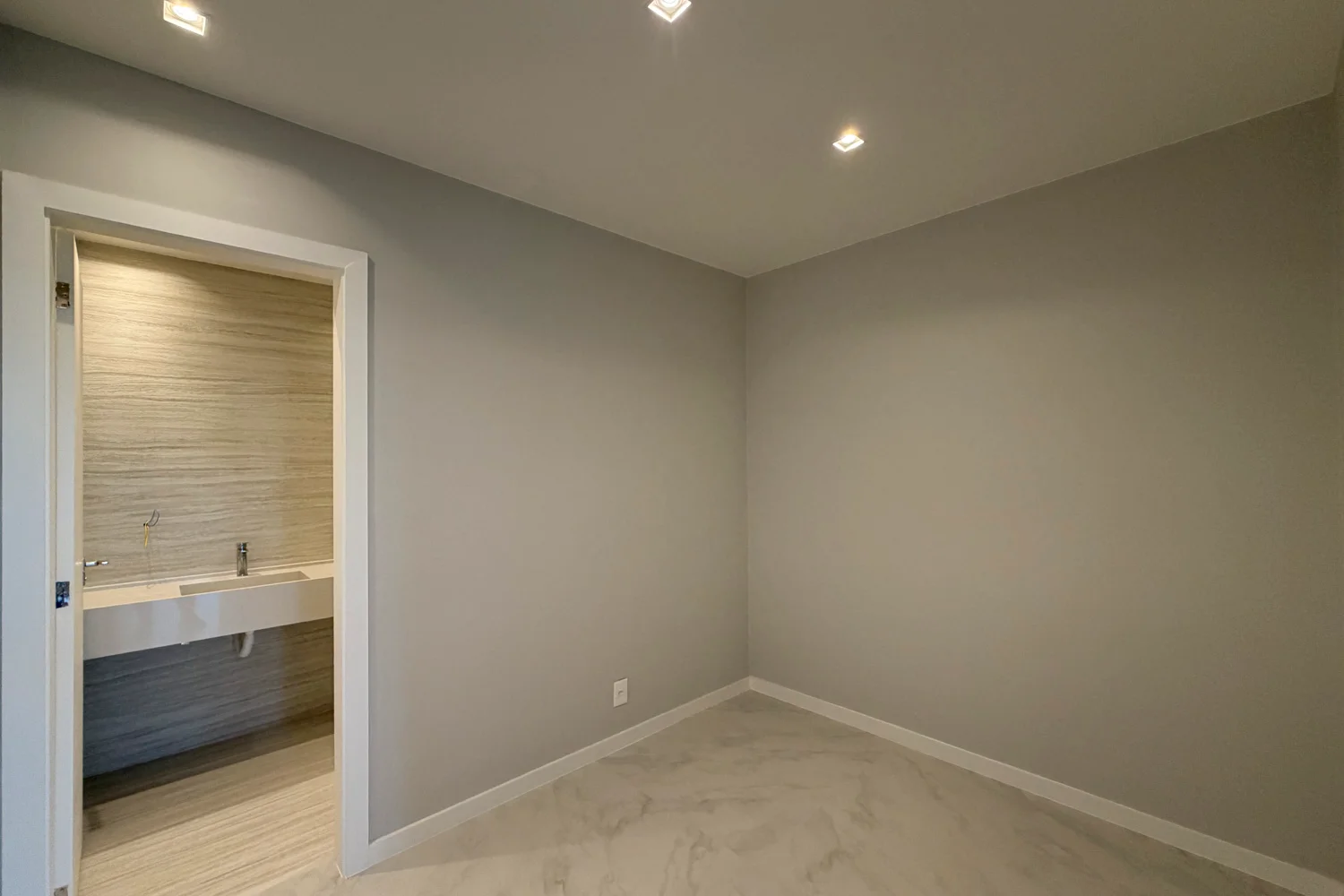 Casa Triplex Contemporânea - Recreio dos Bandeirantes, RJ