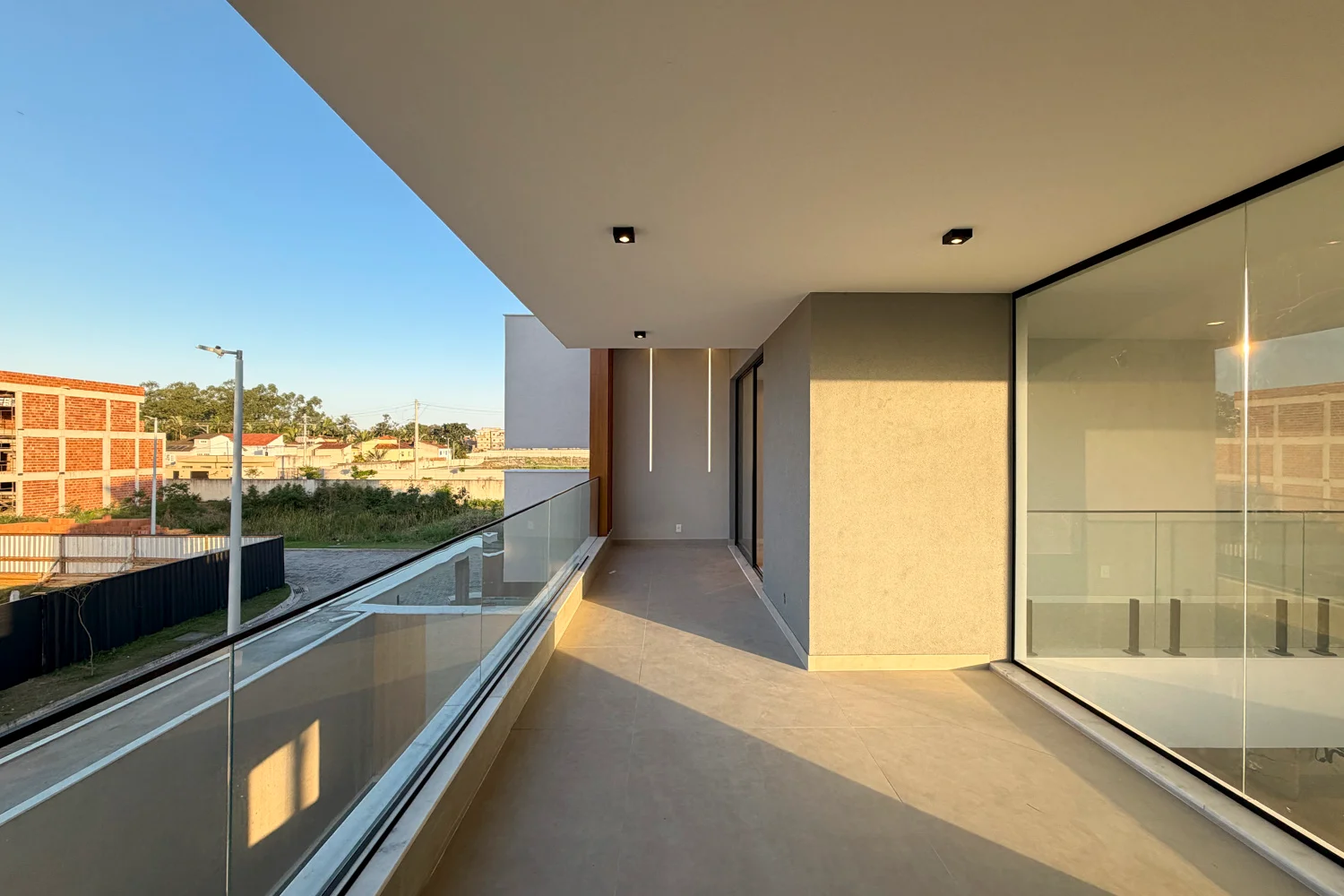 Casa Triplex Contemporânea - Recreio dos Bandeirantes, RJ