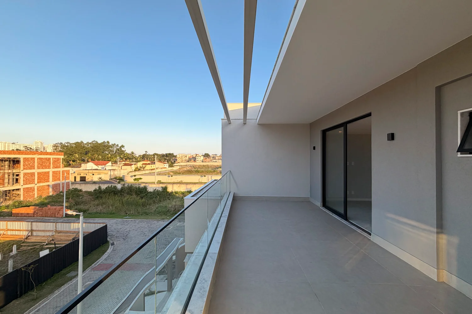 Casa Triplex Contemporânea - Recreio dos Bandeirantes, RJ