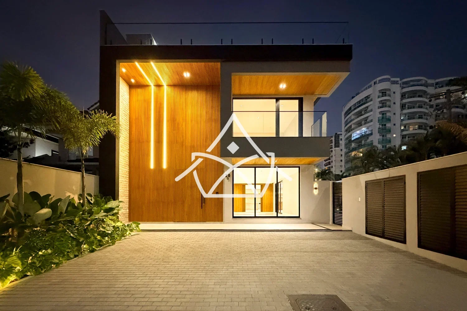 Casa Contemporânea de Esquina - Recreio dos Bandeirantes, RJ