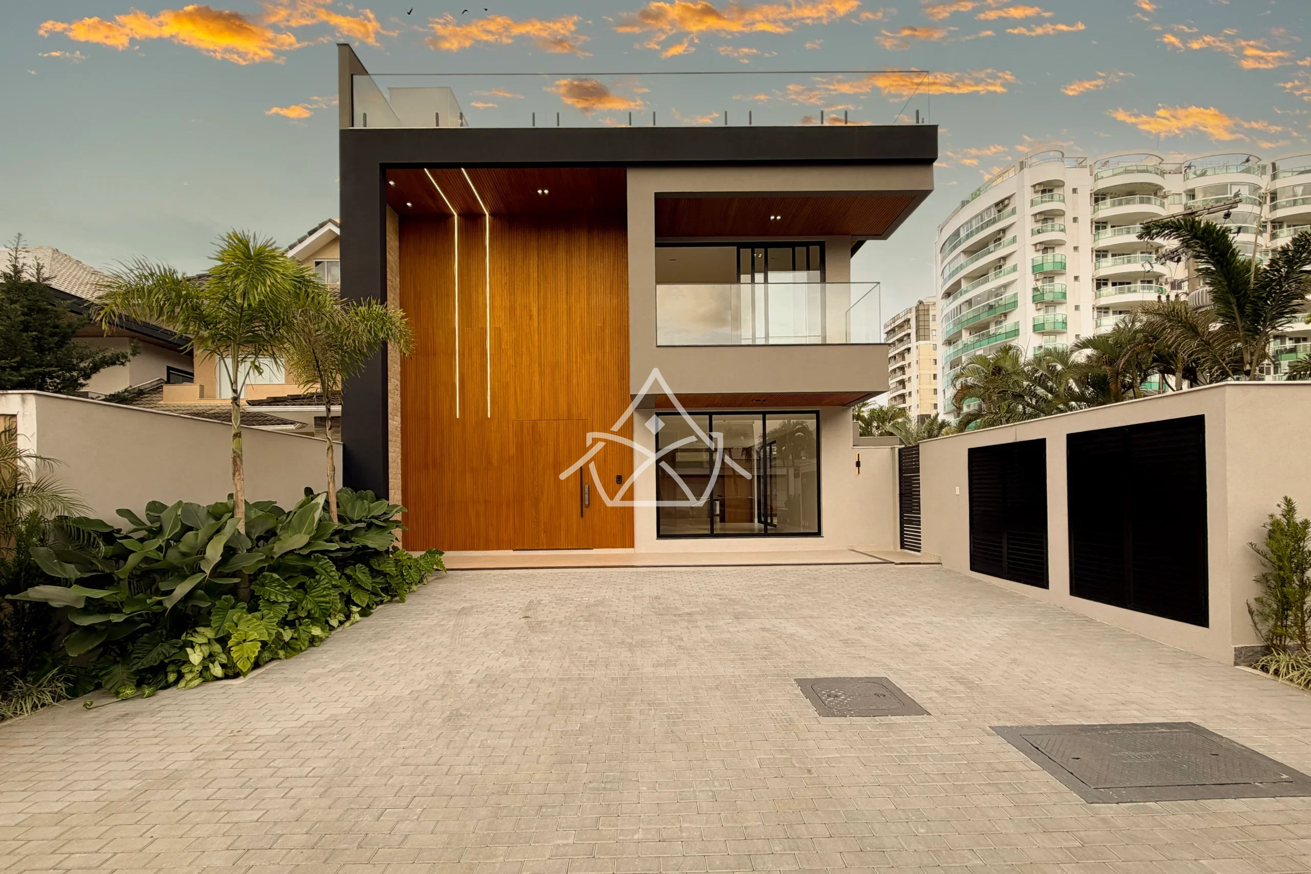 Casa Contemporânea de Esquina - Recreio dos Bandeirantes, RJ