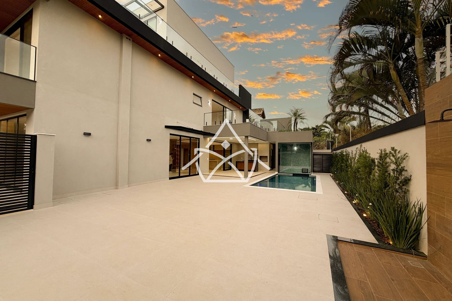 Casa Contemporânea de Esquina - Recreio dos Bandeirantes, RJ